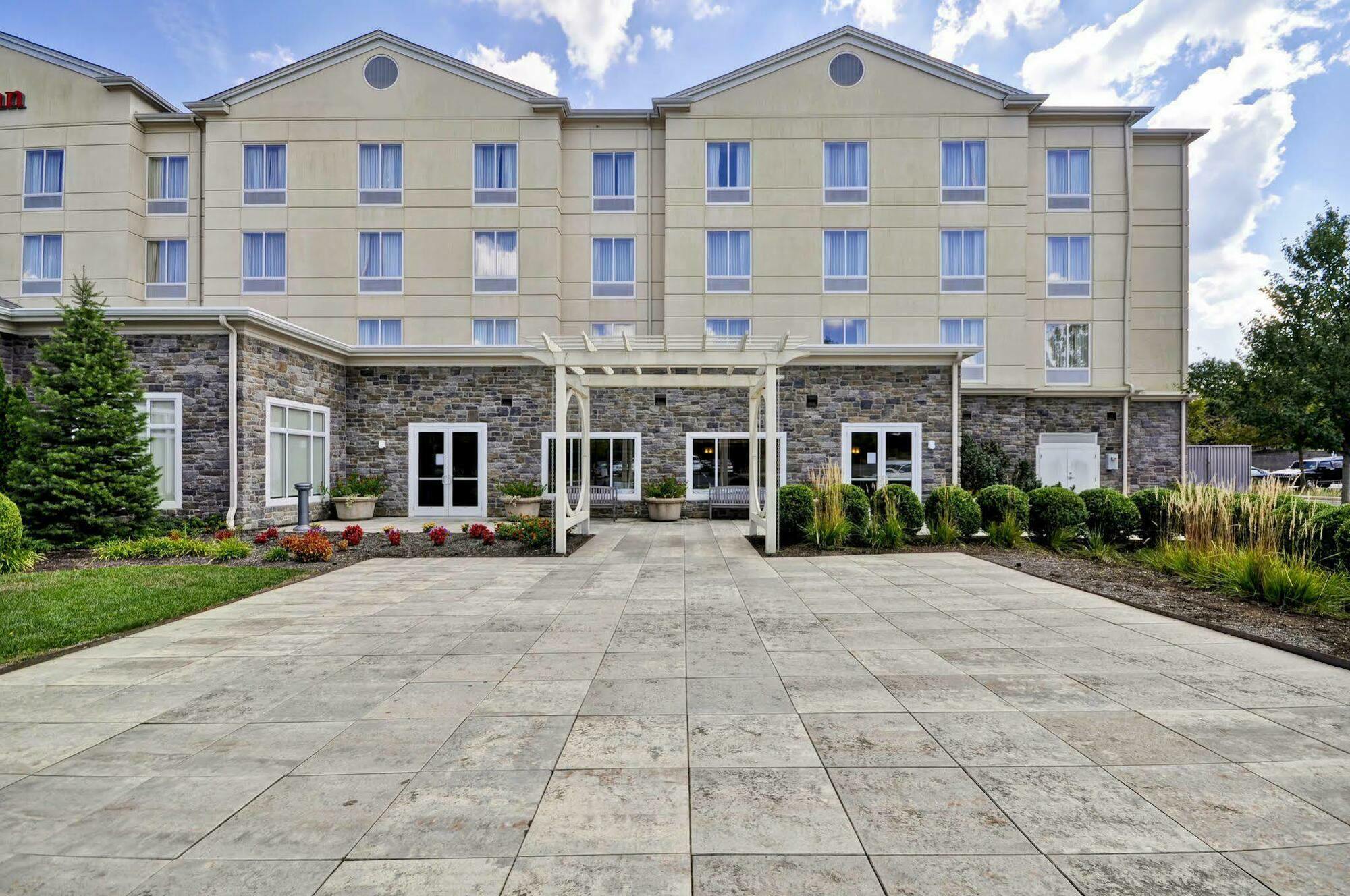 Hilton Garden Hotel 3*