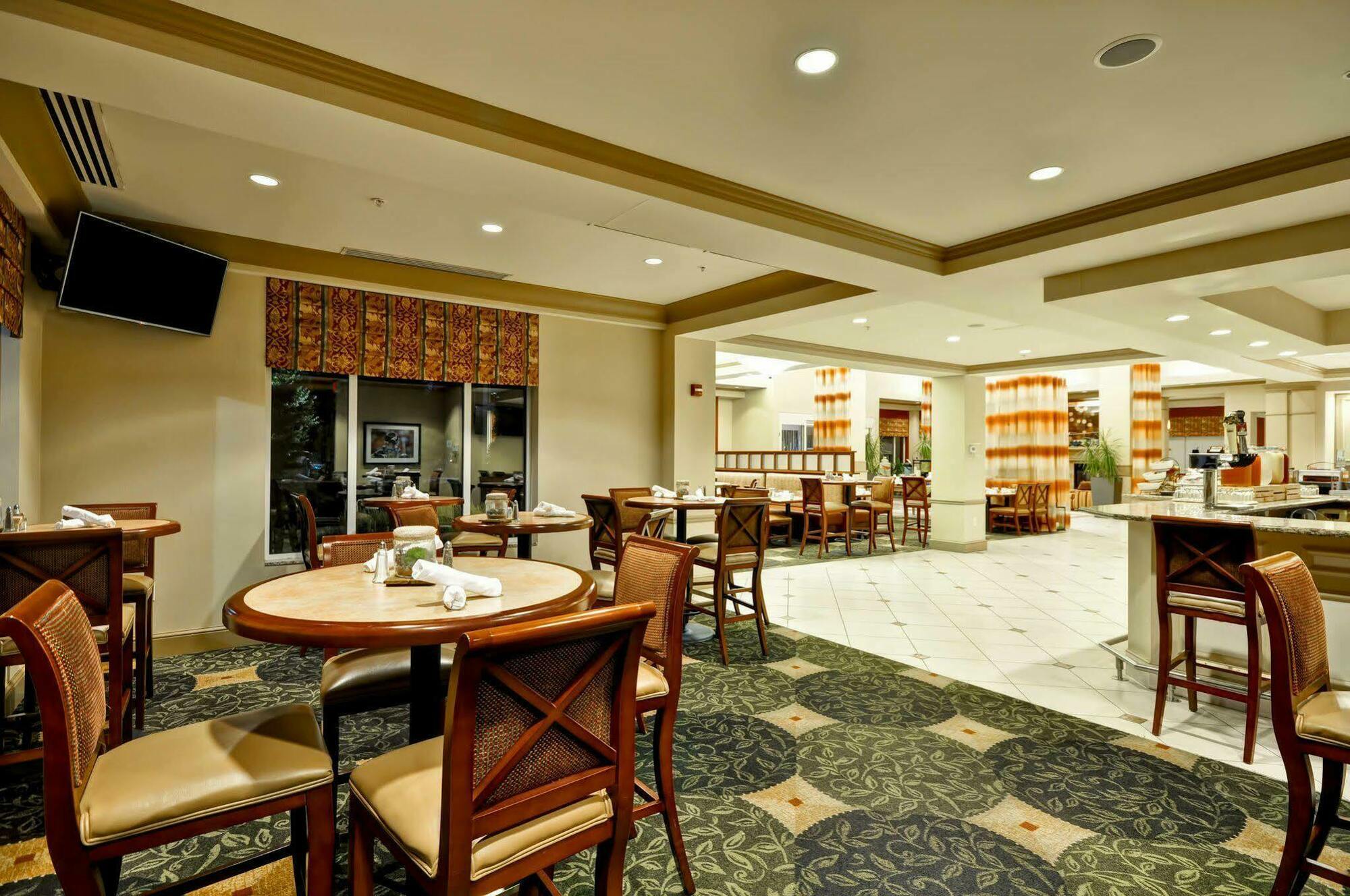 Hilton Garden Hotel 3*